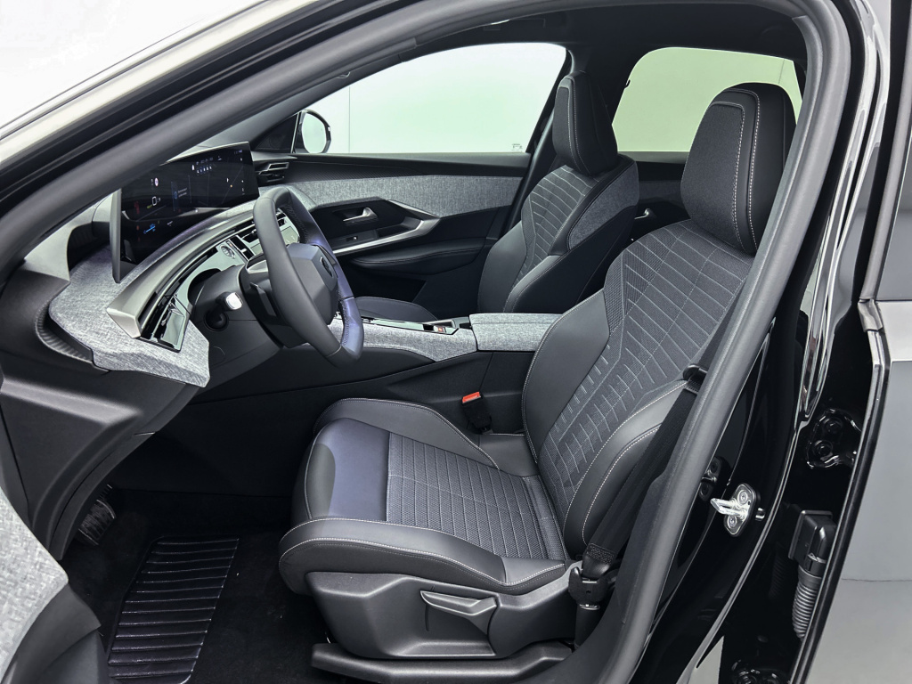 Peugeot E-3008