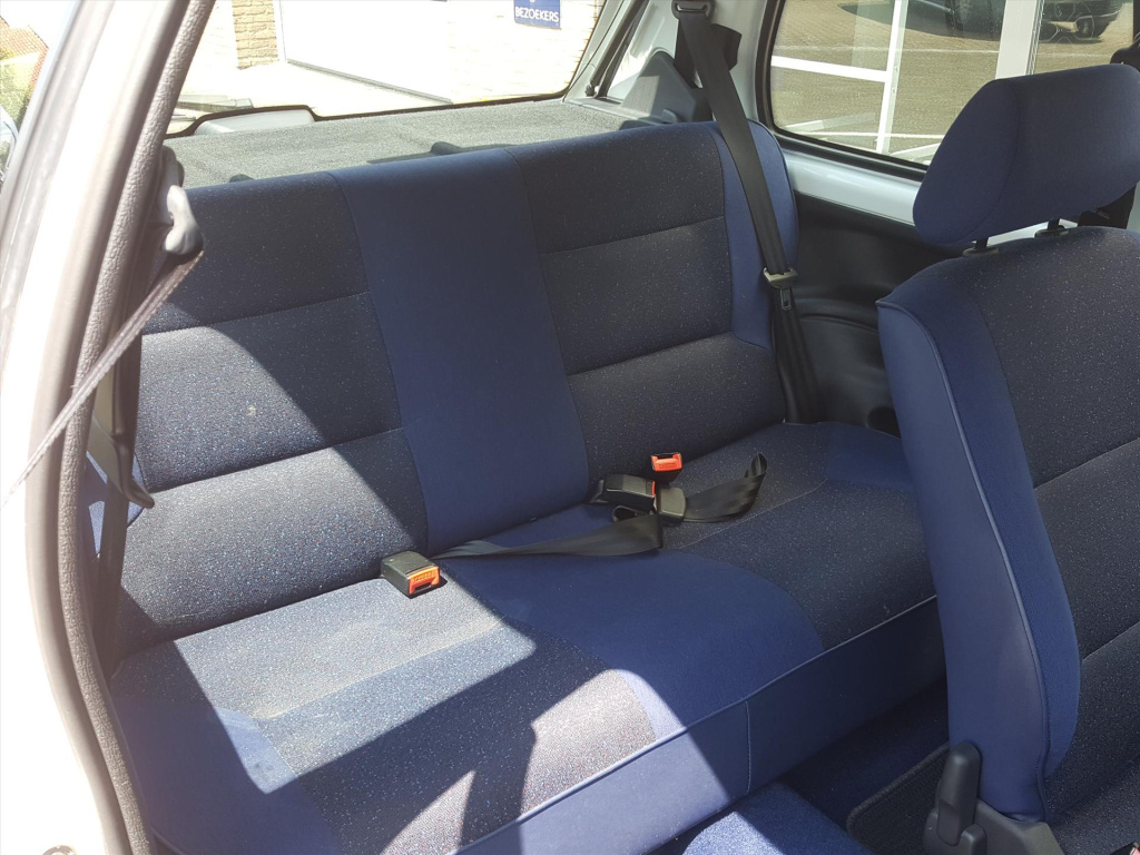Peugeot 106