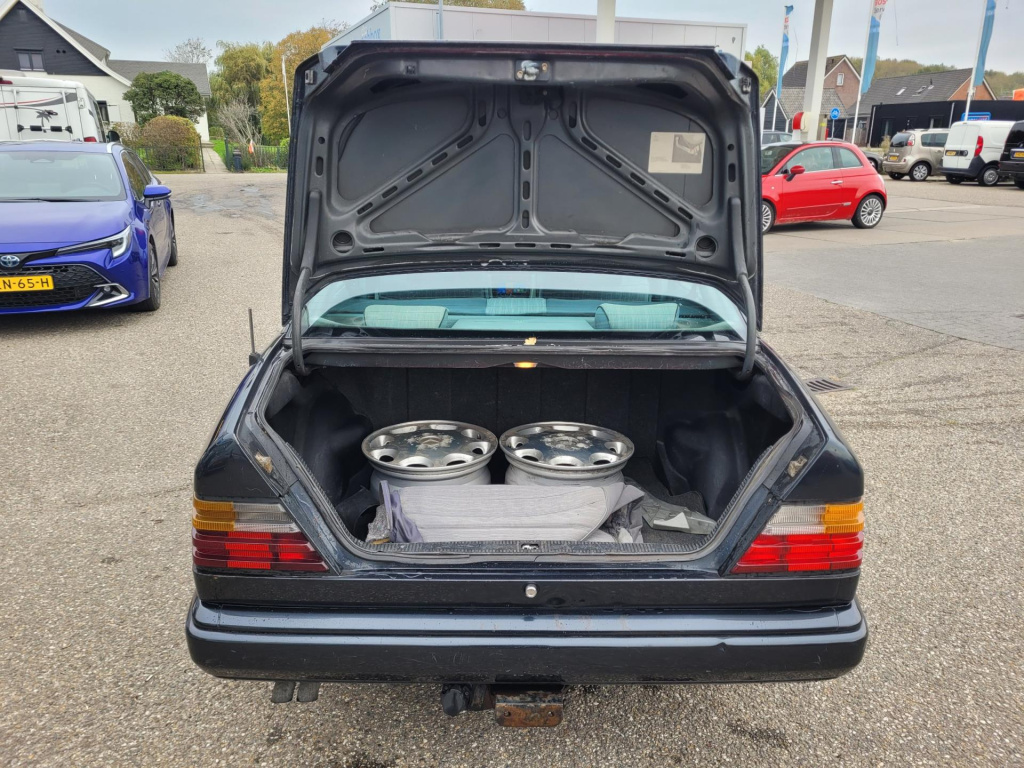 Mercedes-Benz 200