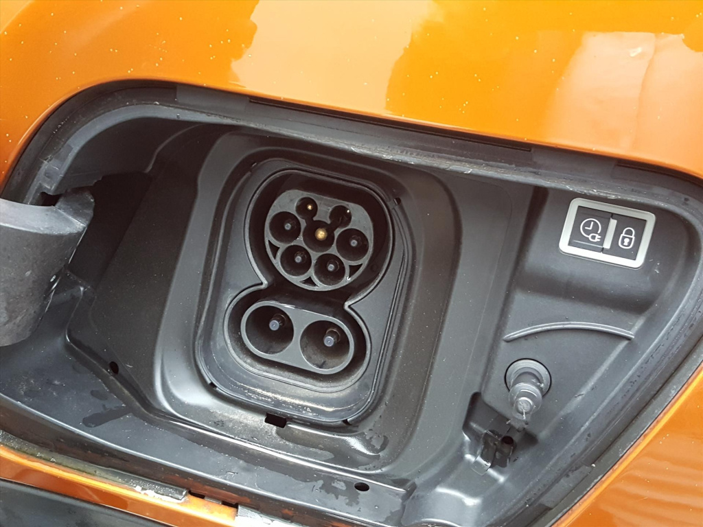 Peugeot E-2008