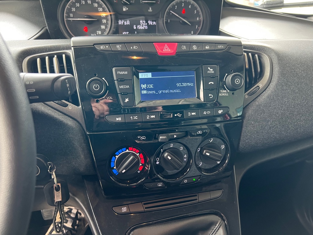 Lancia Y(psilon)