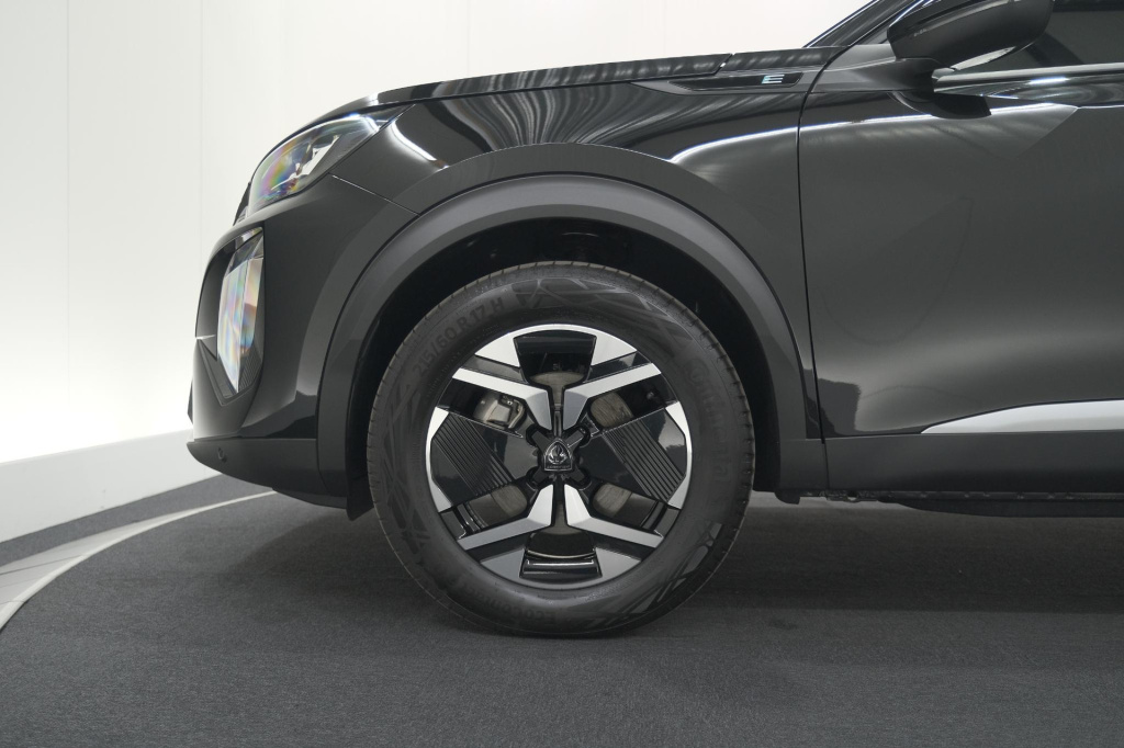 Peugeot E-2008