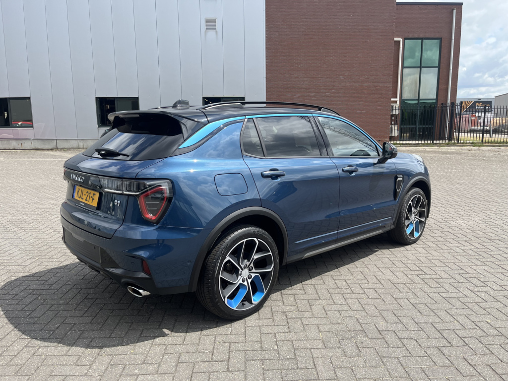 Lynk & Co 01