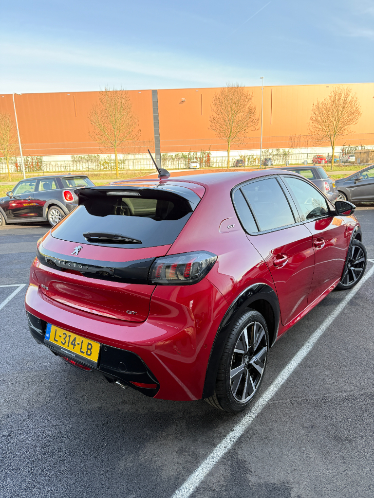 Peugeot 208