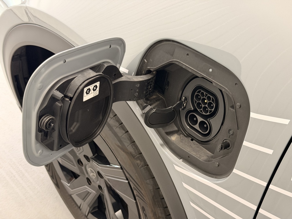 Toyota C-hr+