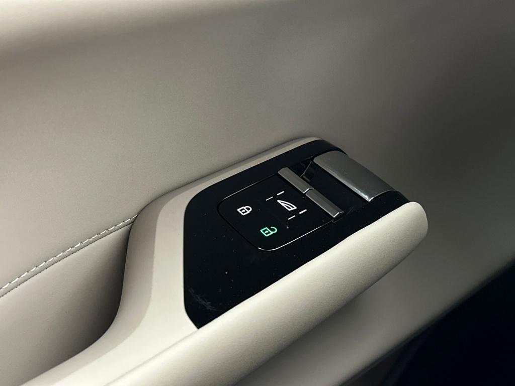 Volvo Ex90