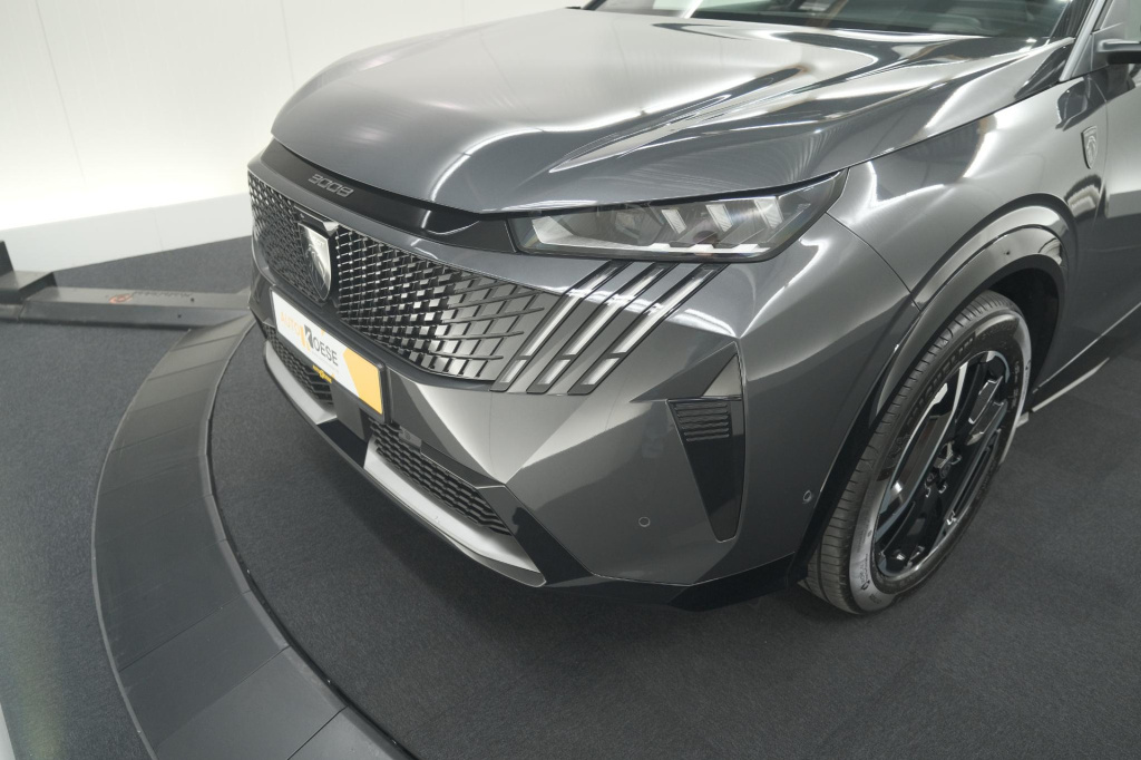 Peugeot E-3008