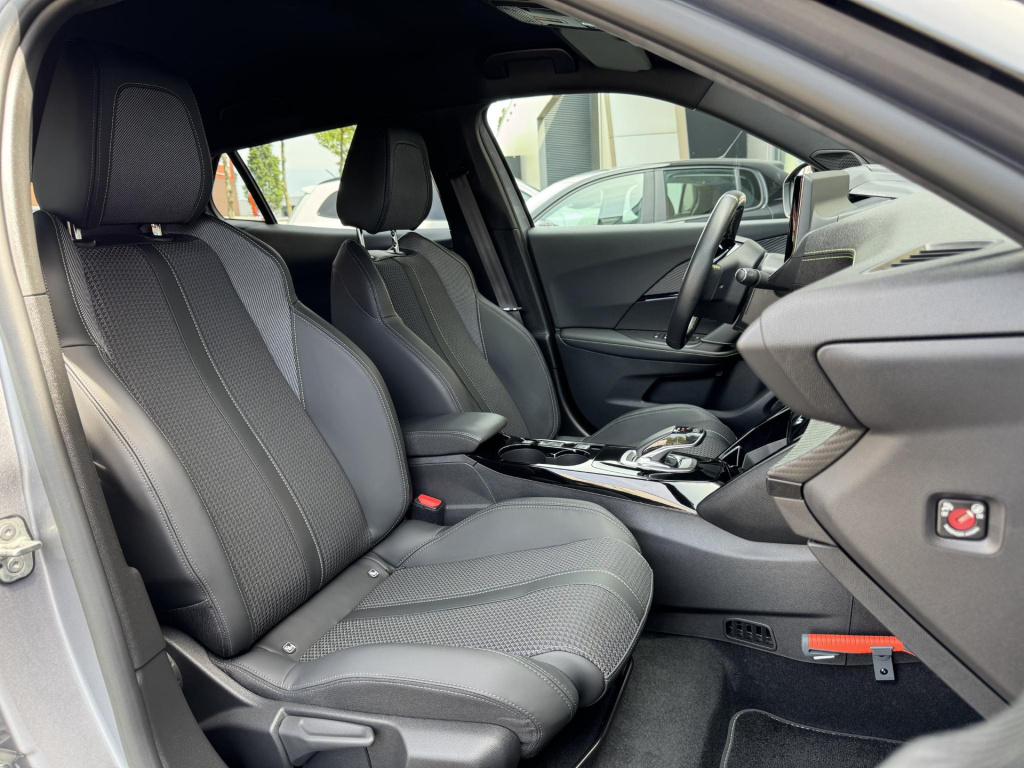 Peugeot E-2008