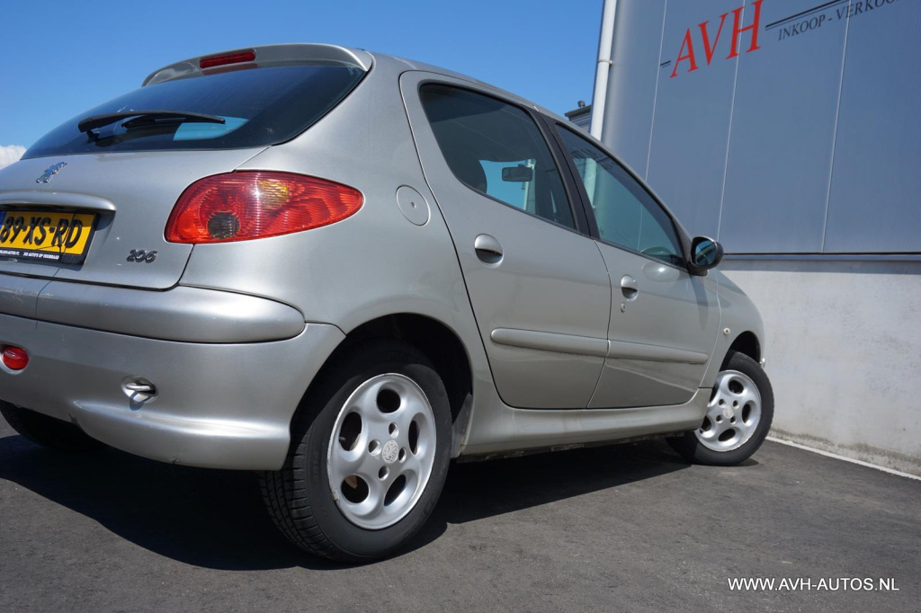 Peugeot 206