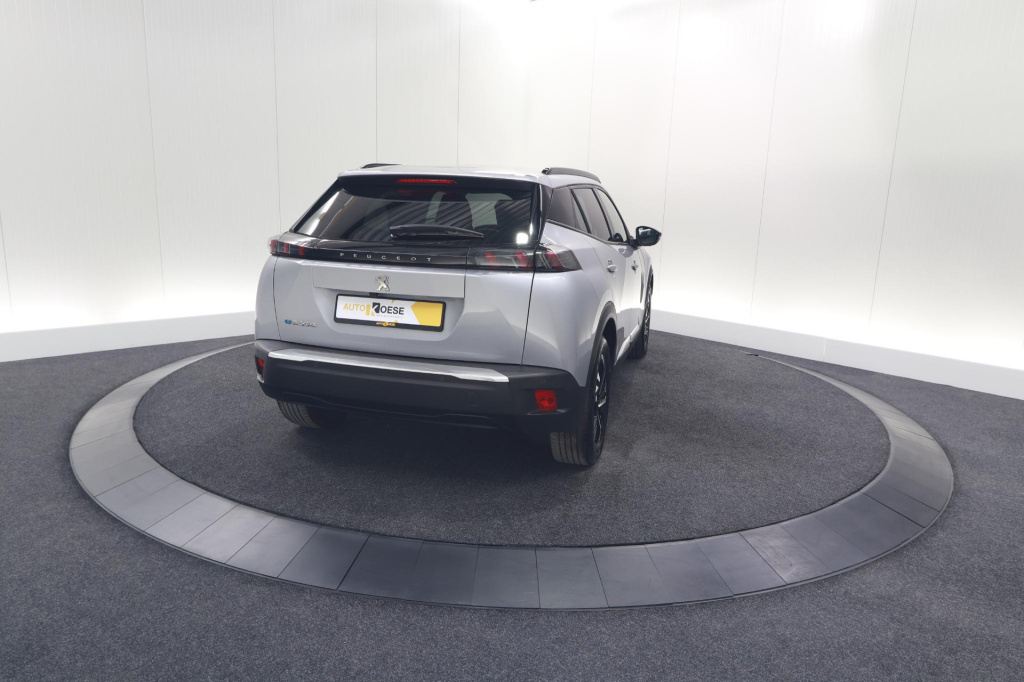 Peugeot E-2008