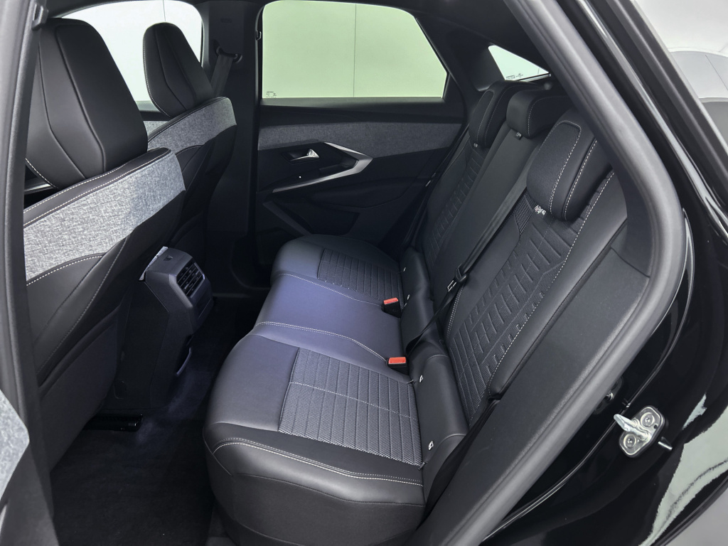Peugeot E-3008